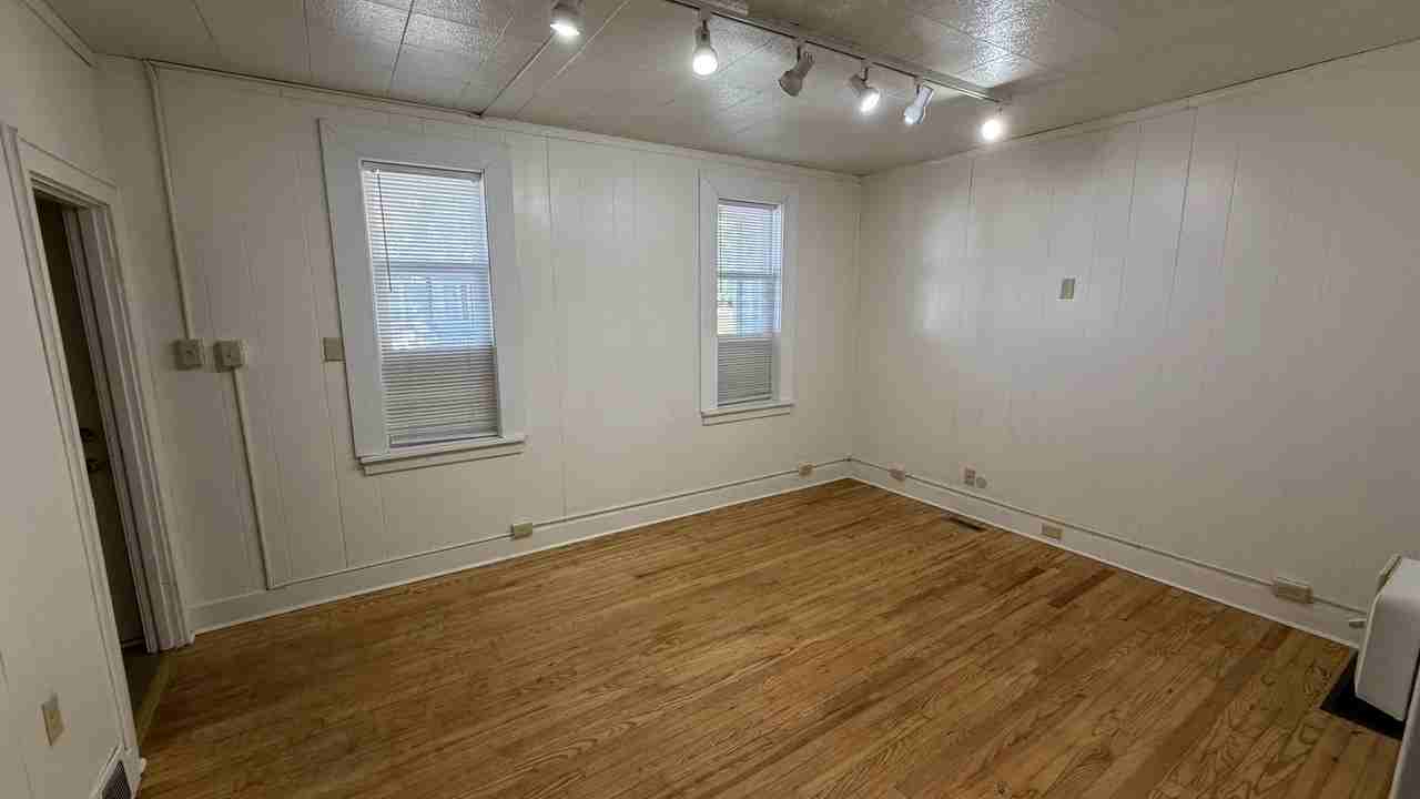 110 E Monroe St #B - Photo 2 of 8