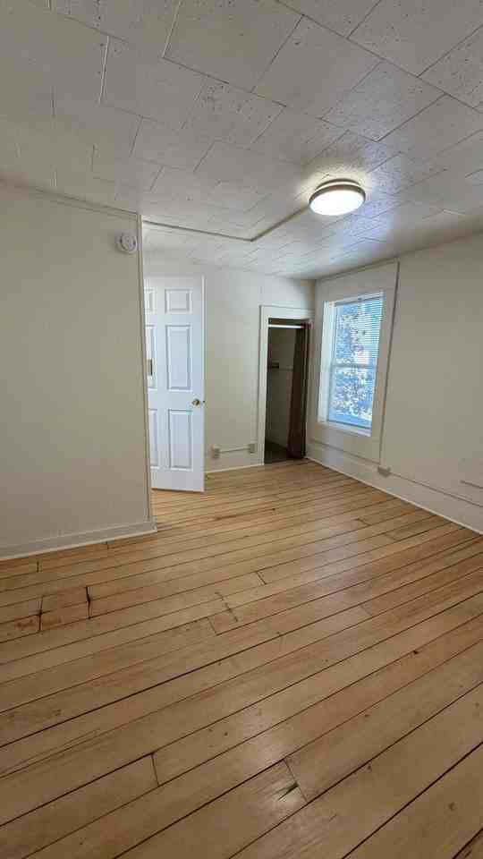 110 E Monroe St #B - Photo 5 of 8