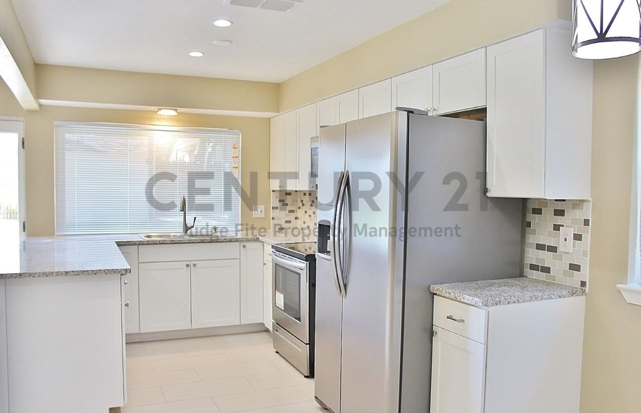 302 Linkwood Dr - Photo 7 of 24