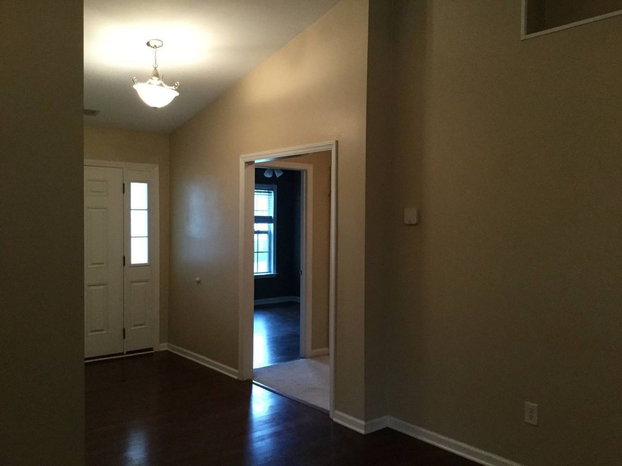 105 Lakeside Green Dr - Photo 4 of 30