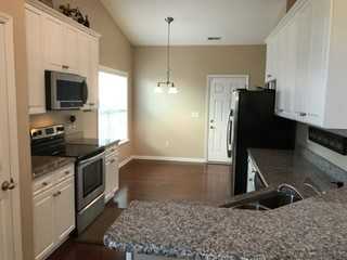 105 Lakeside Green Dr - Photo 6 of 30