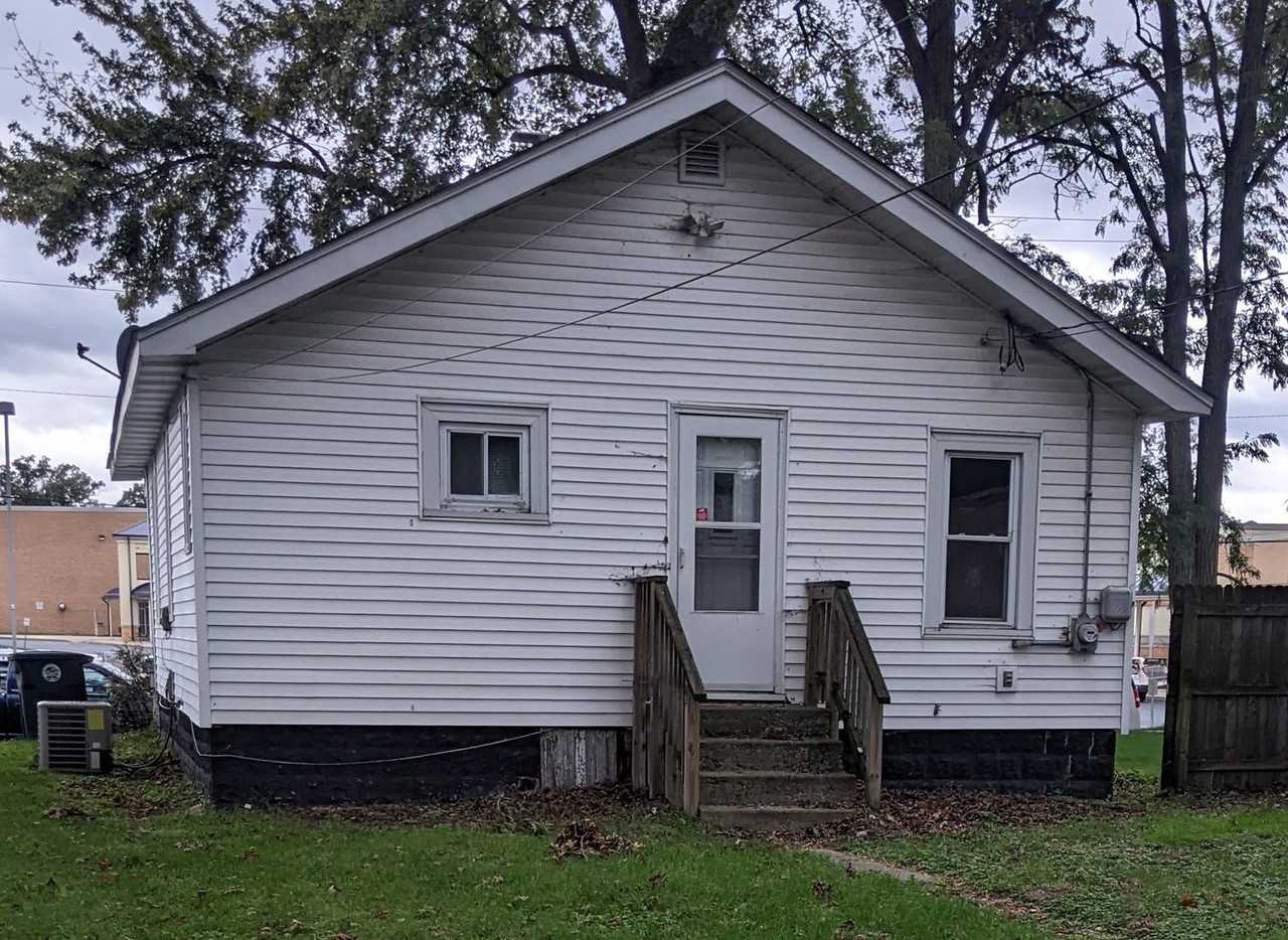 779 Fleming St - Photo 2 of 13