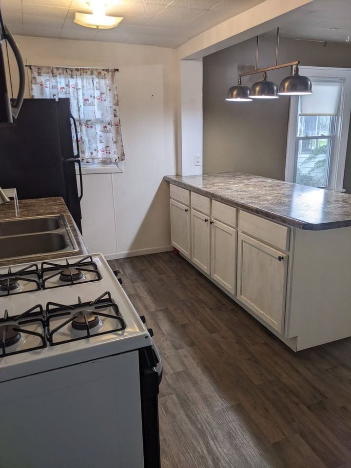 779 Fleming St - Photo 3 of 13