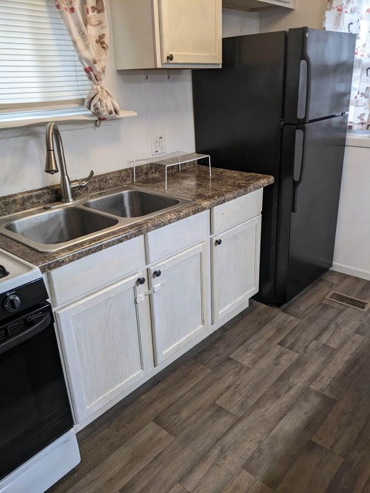 779 Fleming St - Photo 4 of 13