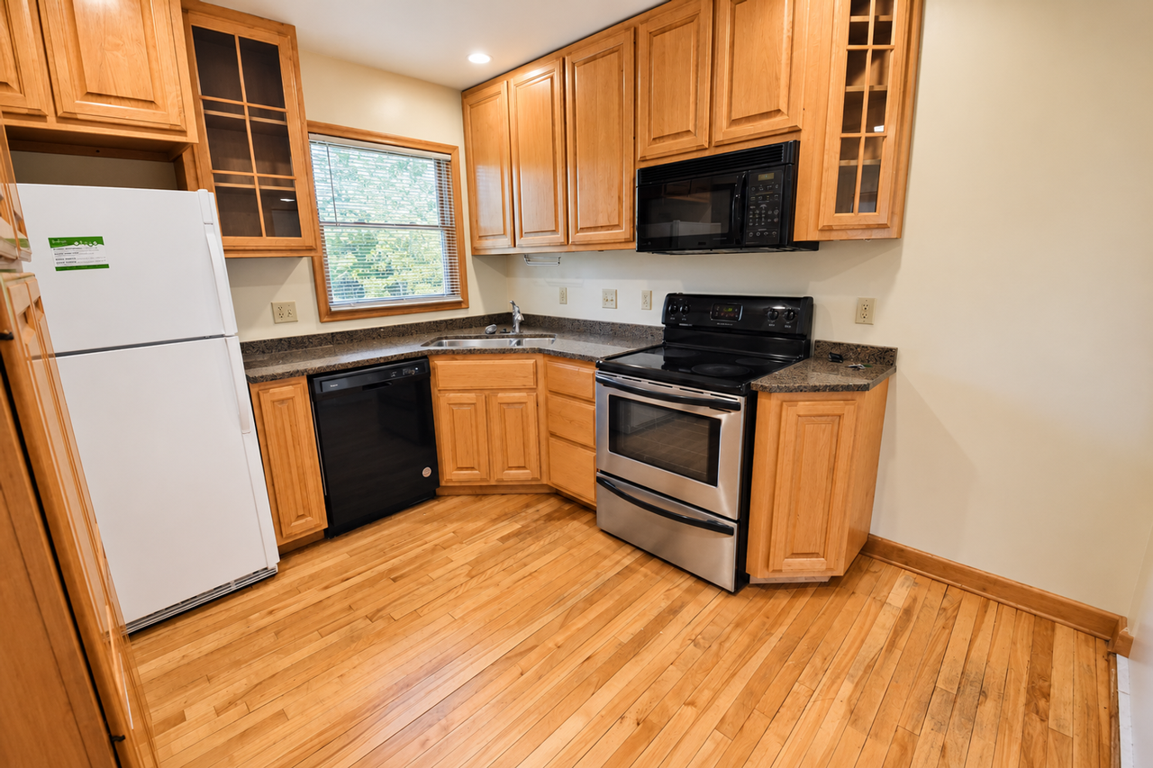 1407 Durand Ct Se - Photo 2 of 17