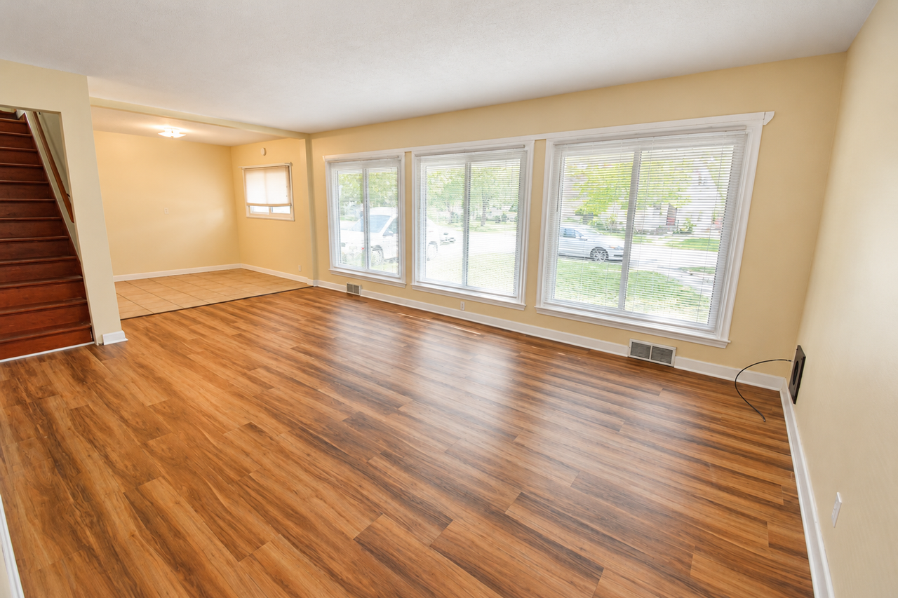 1407 Durand Ct Se - Photo 5 of 17