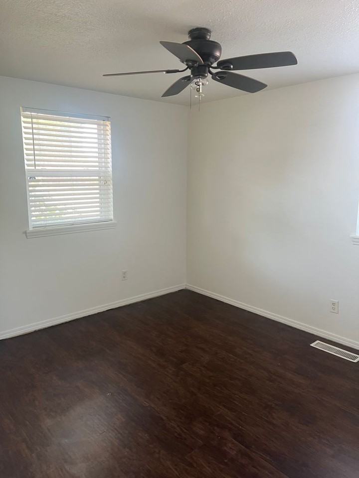 1931 Arapaho Dr - Photo 2 of 4