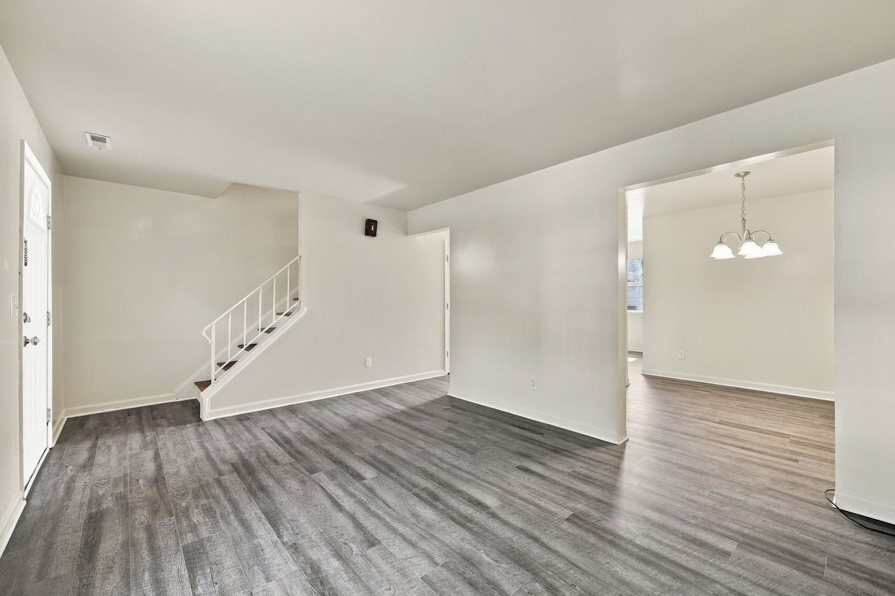 1645 Townwood Ct - Photo 2 of 26
