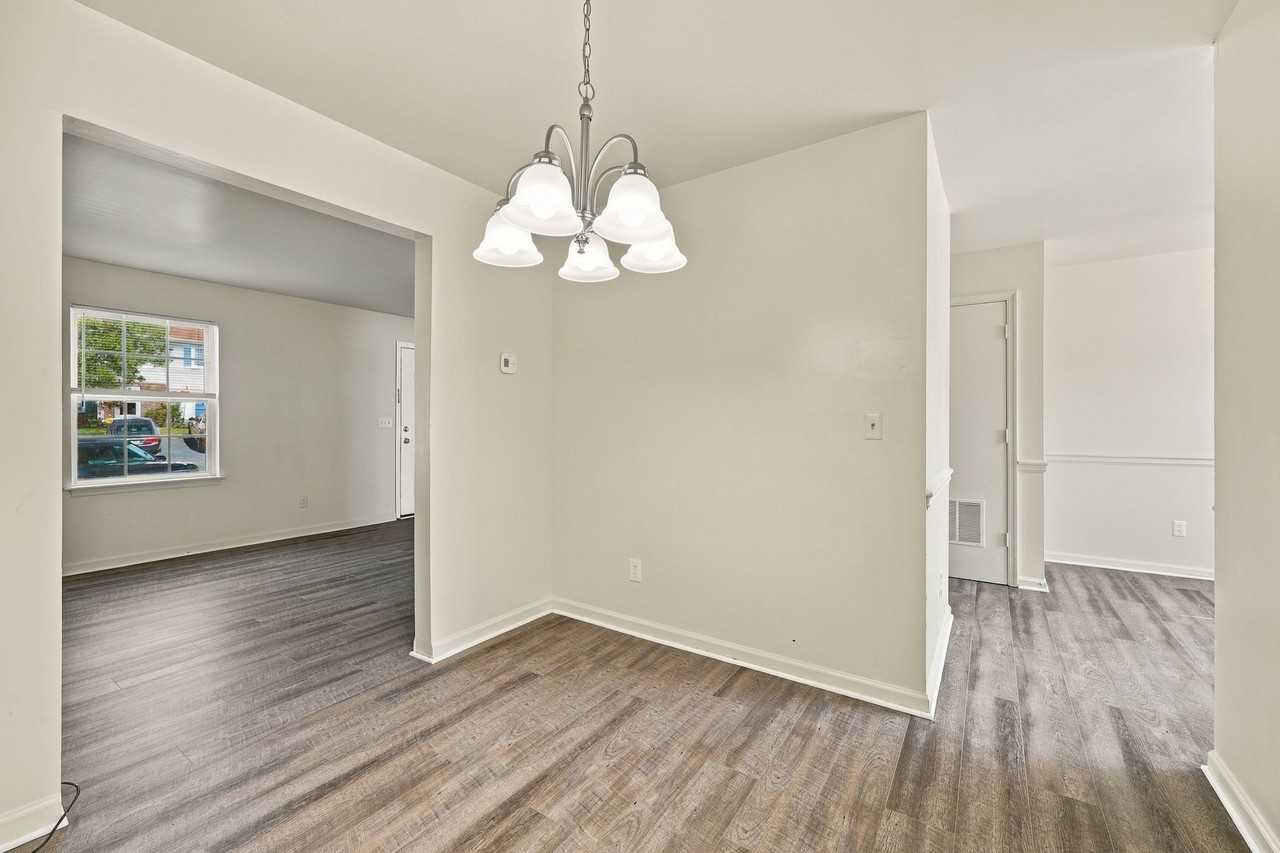 1645 Townwood Ct - Photo 4 of 26