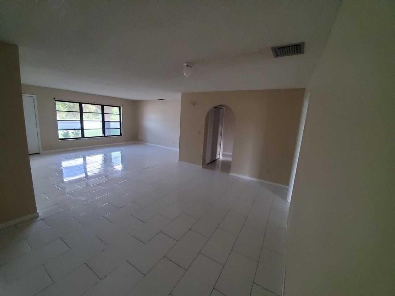 639 Nw Prima Vista Blvd - Photo 3 of 13