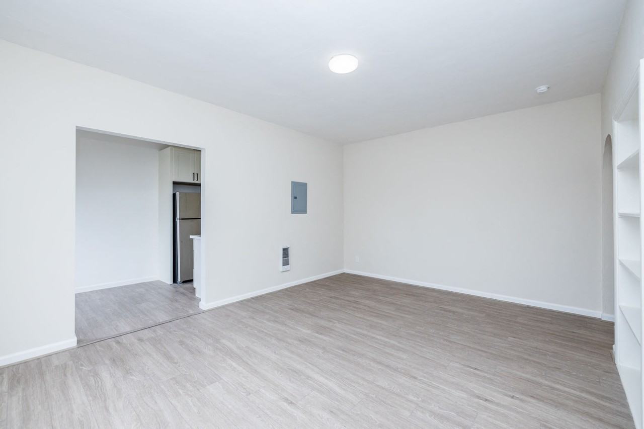 4231 Montgomery - Photo 6 of 19