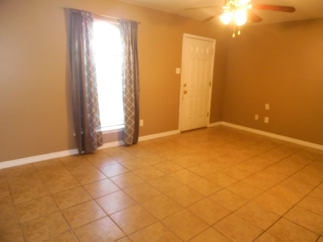 7910 Arcadia Ln - Photo 2 of 7