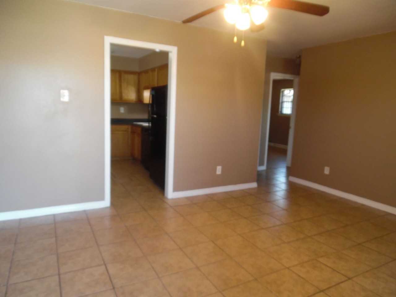 7910 Arcadia Ln - Photo 3 of 7