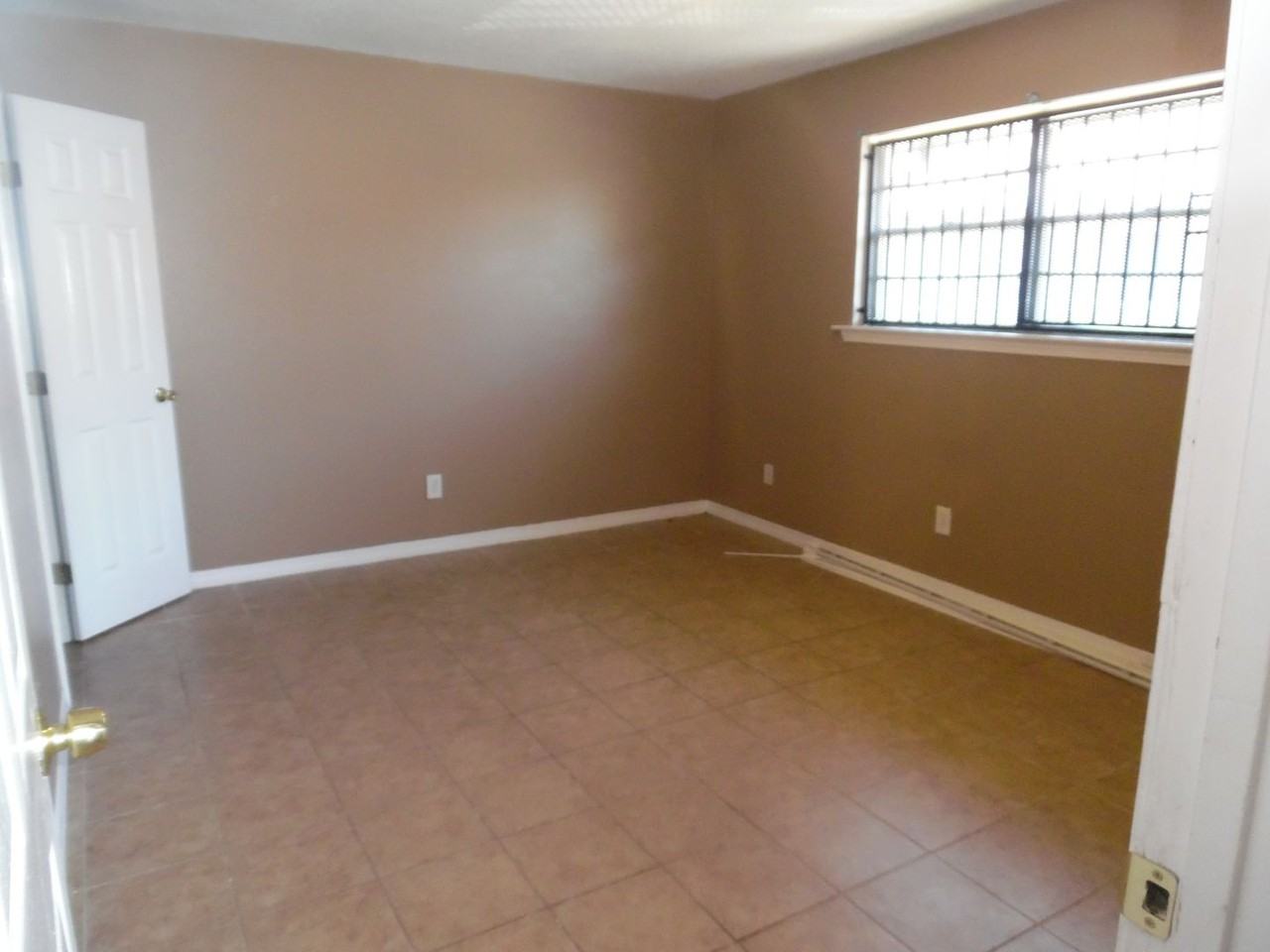 7910 Arcadia Ln - Photo 5 of 7