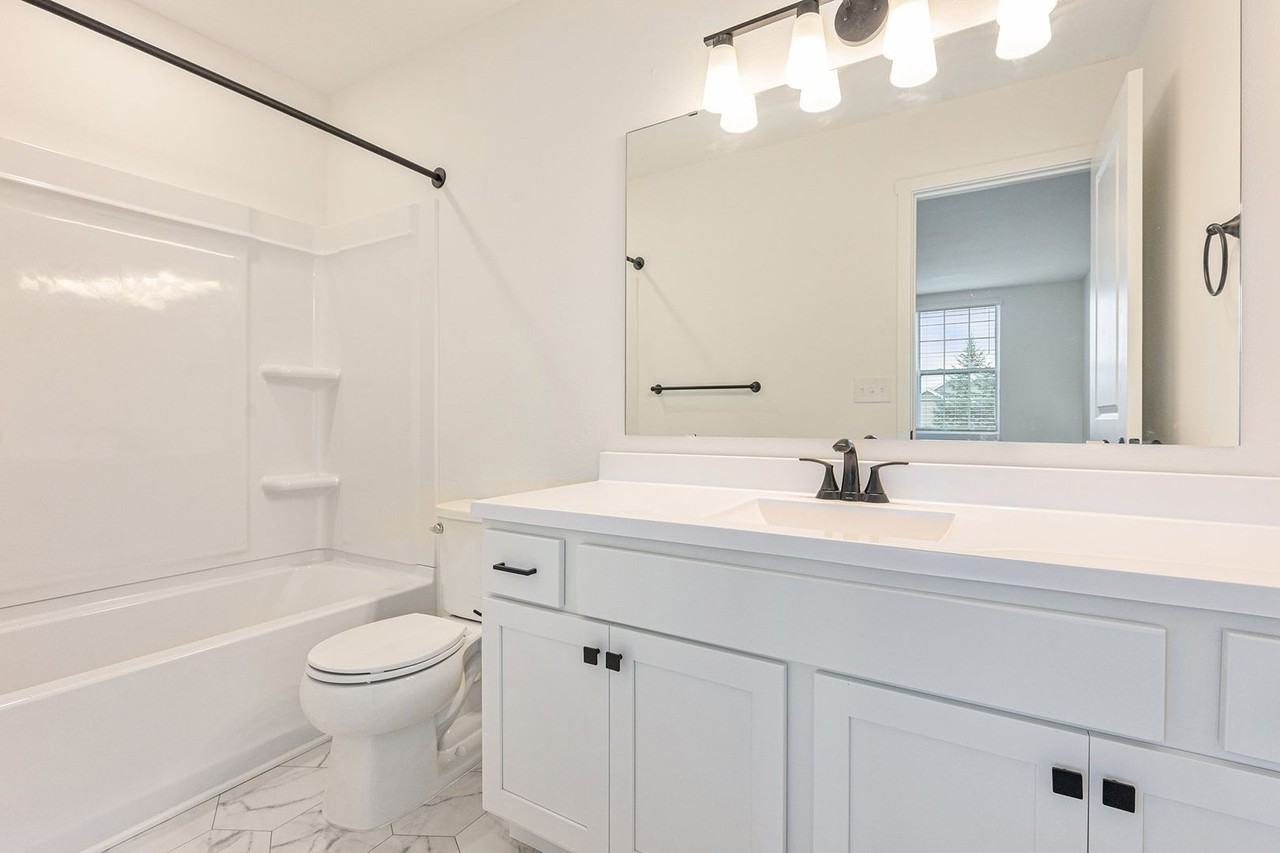 724 E Isabella Ave - Photo 4 of 20