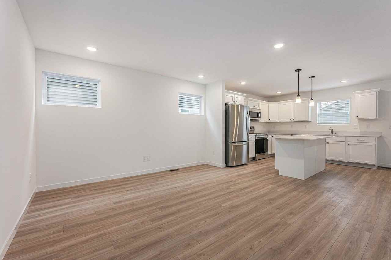 724 E Isabella Ave - Photo 5 of 20