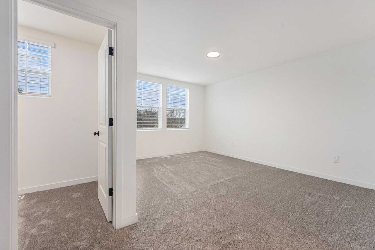 724 E Isabella Ave - Photo 6 of 20