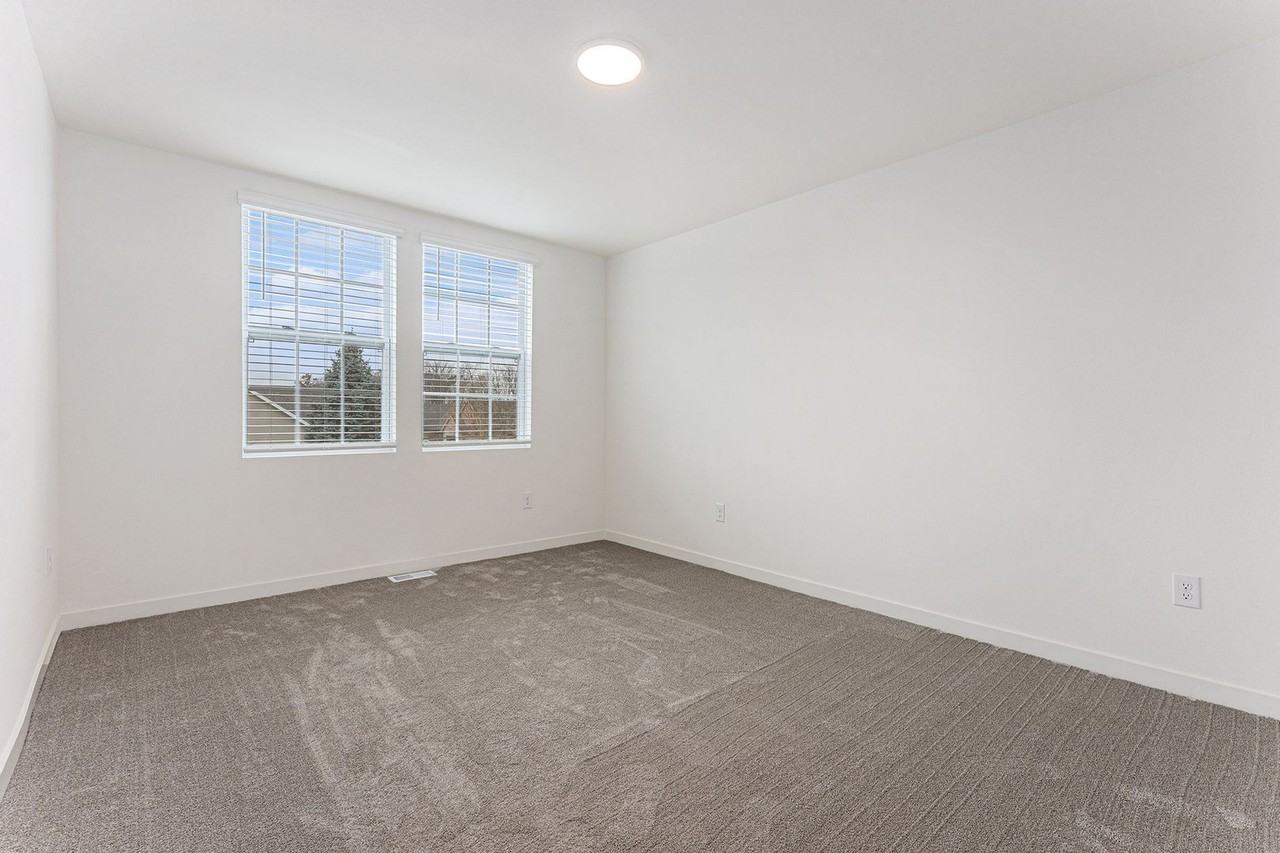 724 E Isabella Ave - Photo 7 of 20