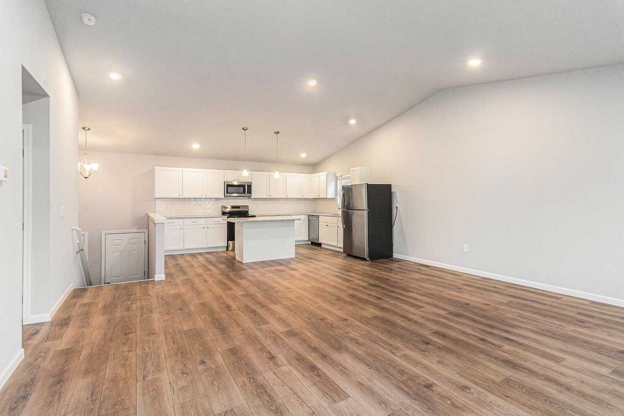 670 Woodvalley Dr - Photo 5 of 23