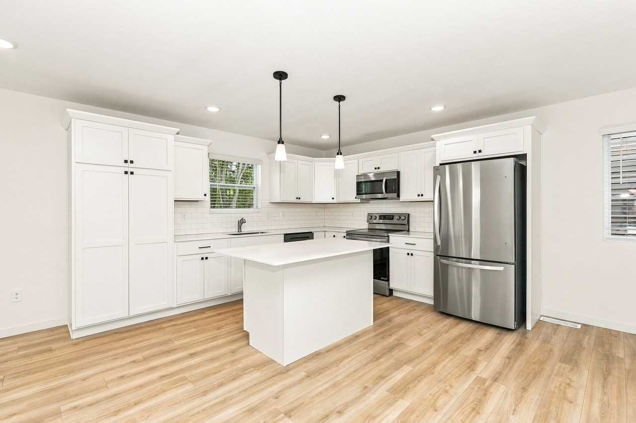 321 Johnson St - Photo 2 of 14
