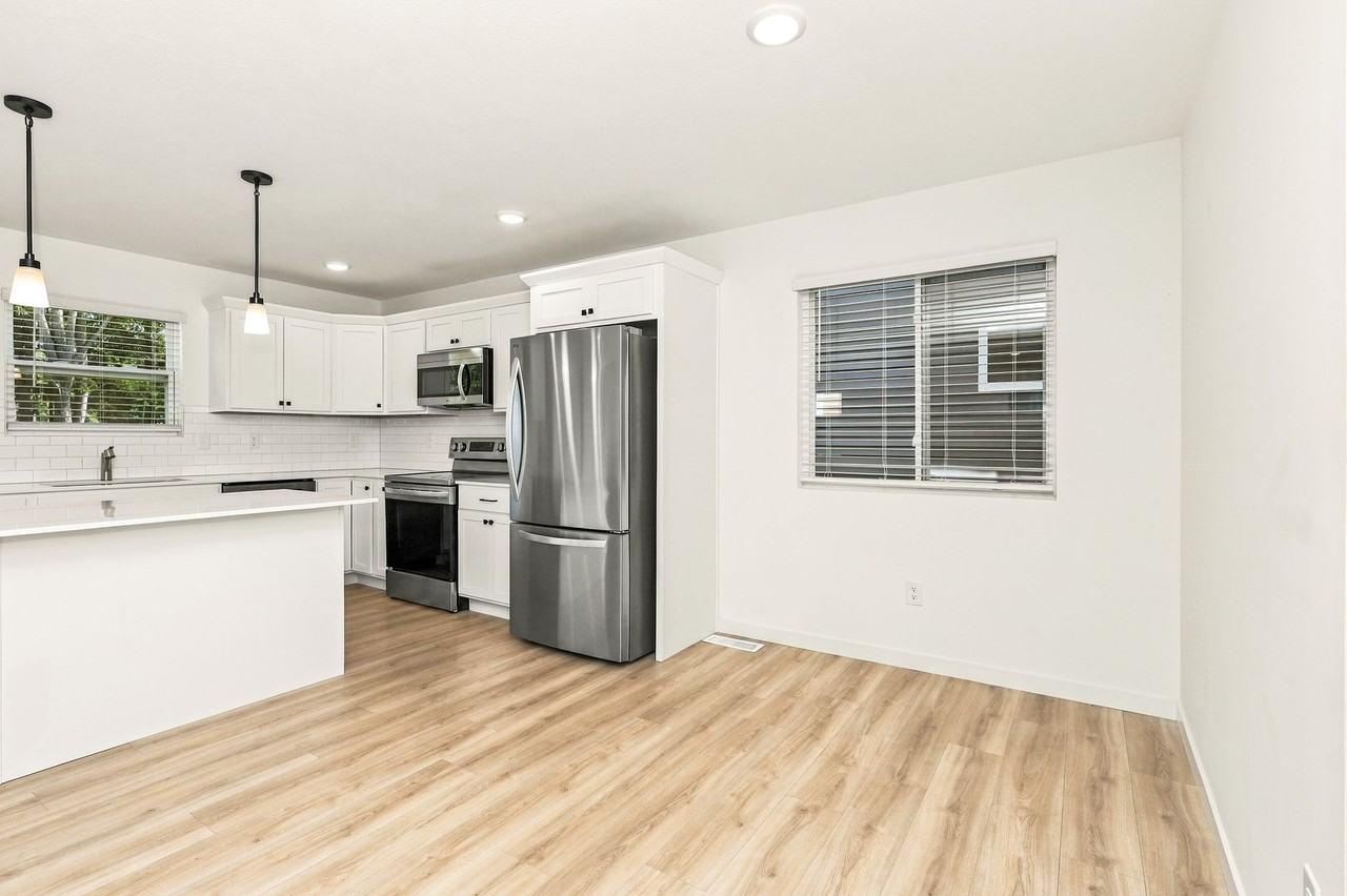 321 Johnson St - Photo 4 of 14