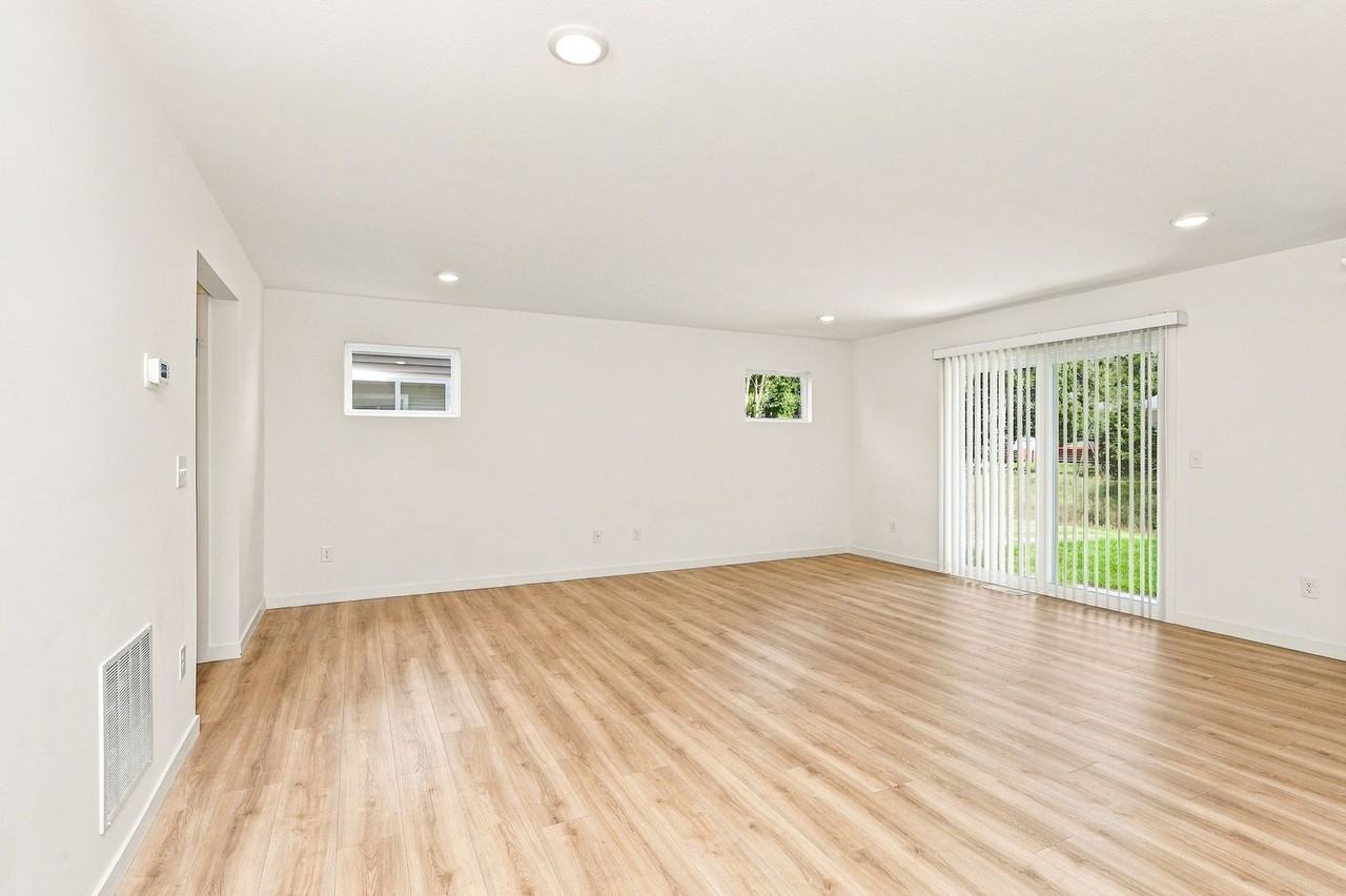 321 Johnson St - Photo 5 of 14