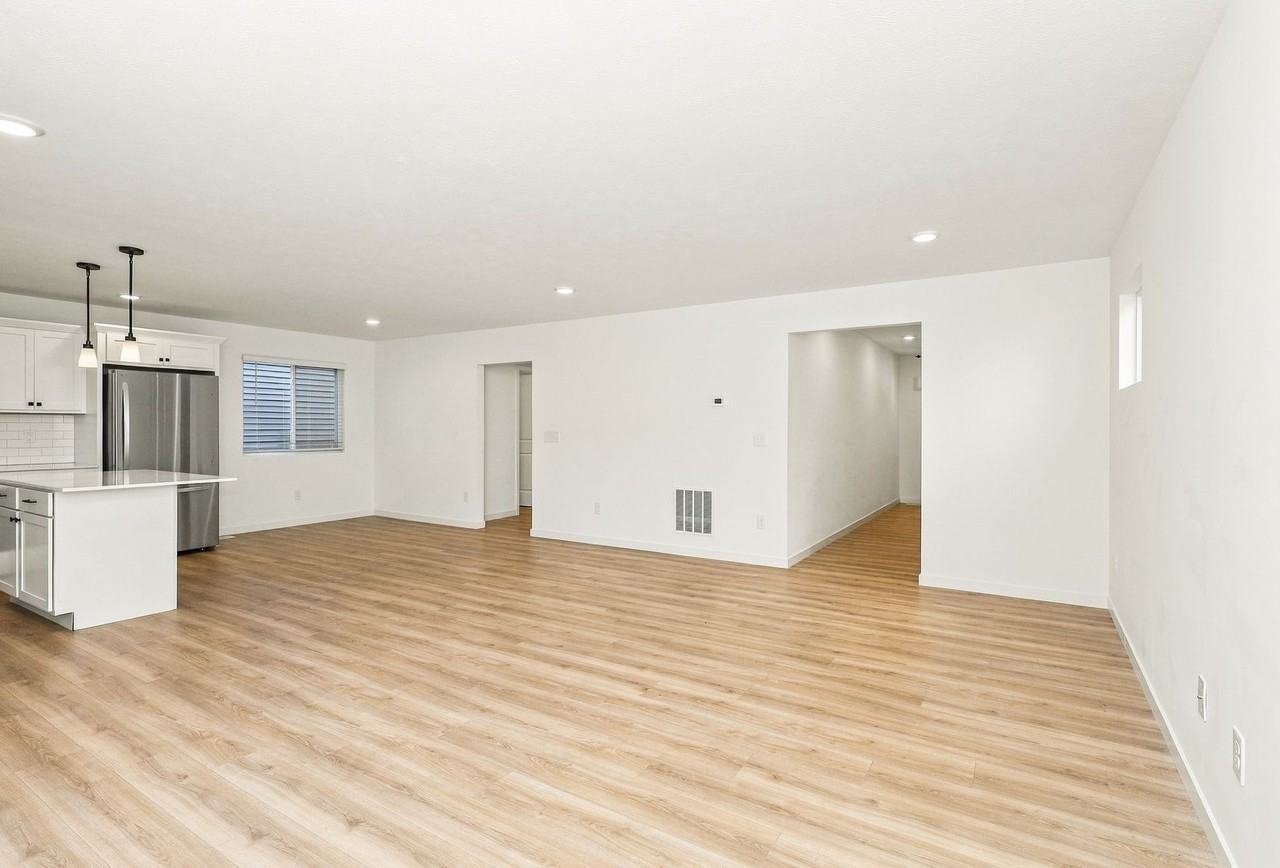 321 Johnson St - Photo 6 of 14