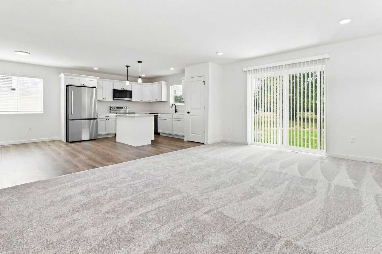 204 S Elm Ave - Photo 4 of 14