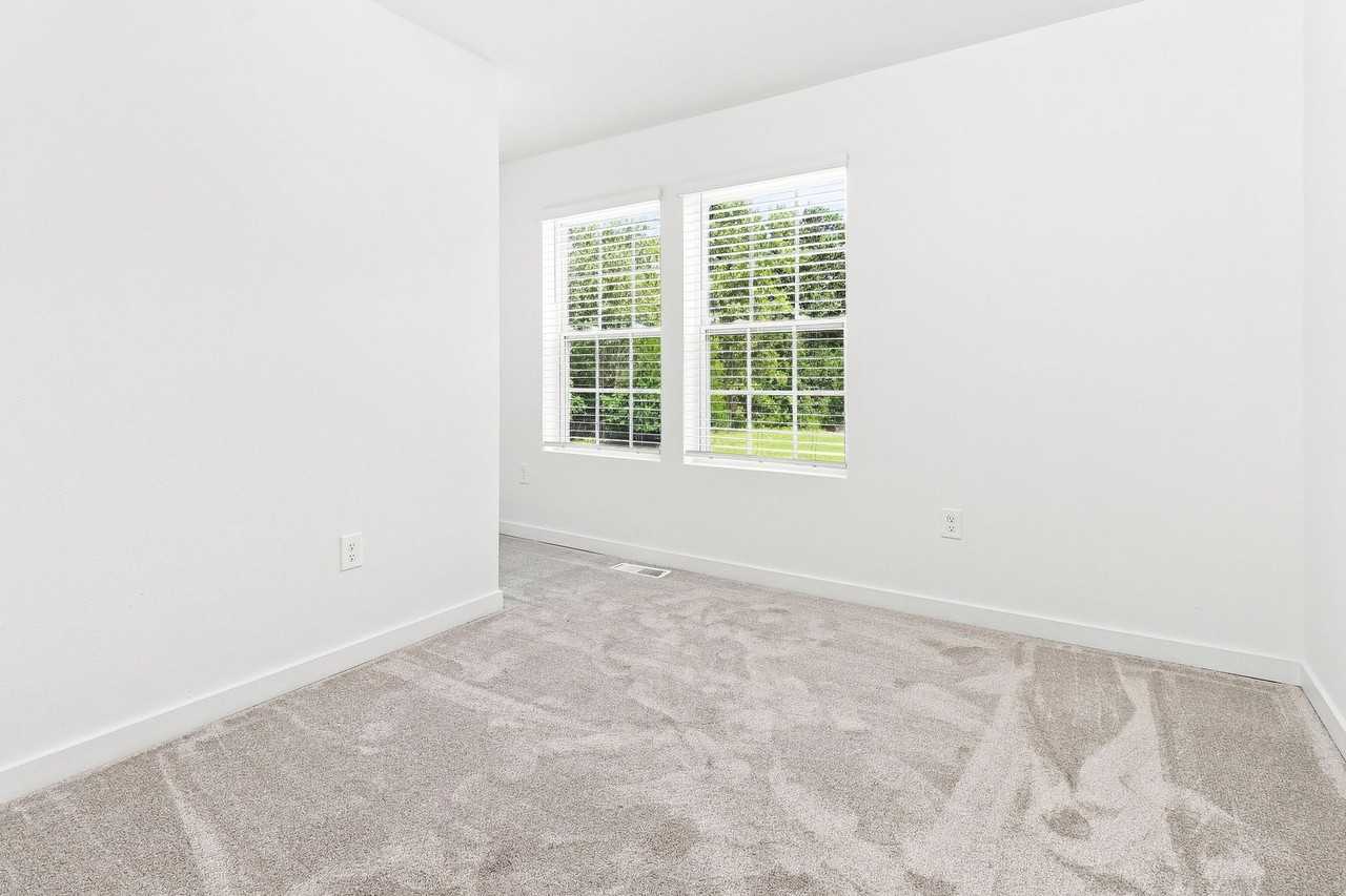 204 S Elm Ave - Photo 5 of 14