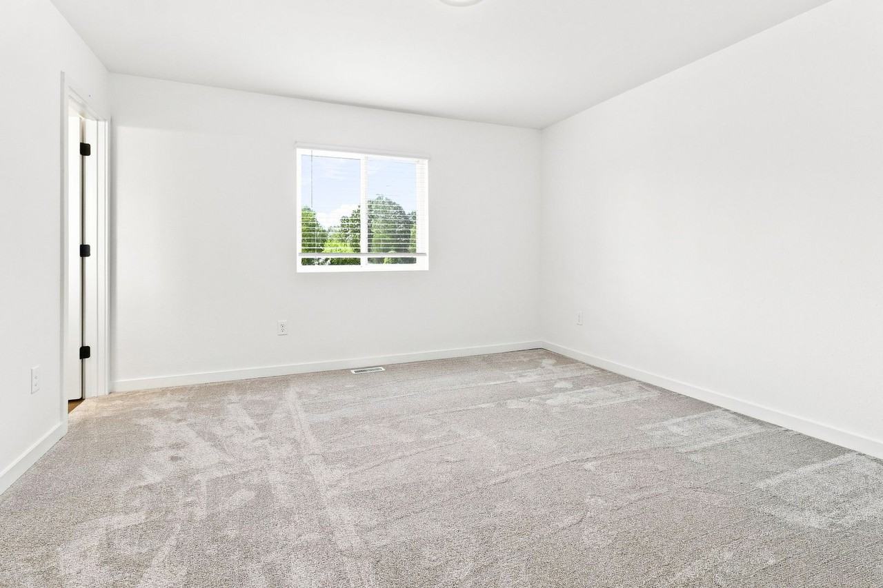 204 S Elm Ave - Photo 6 of 14