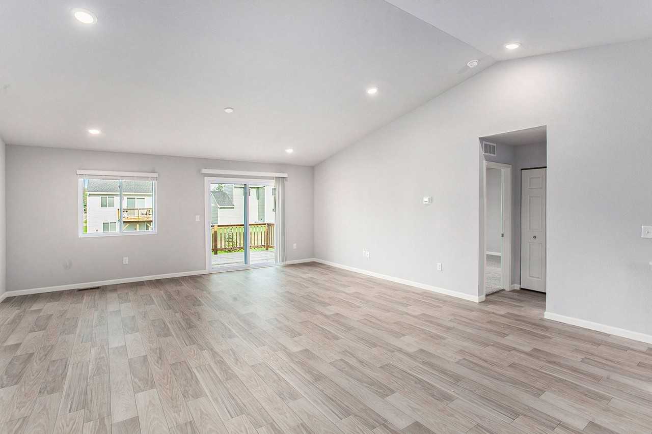 485 River Oaks Dr - Photo 4 of 20