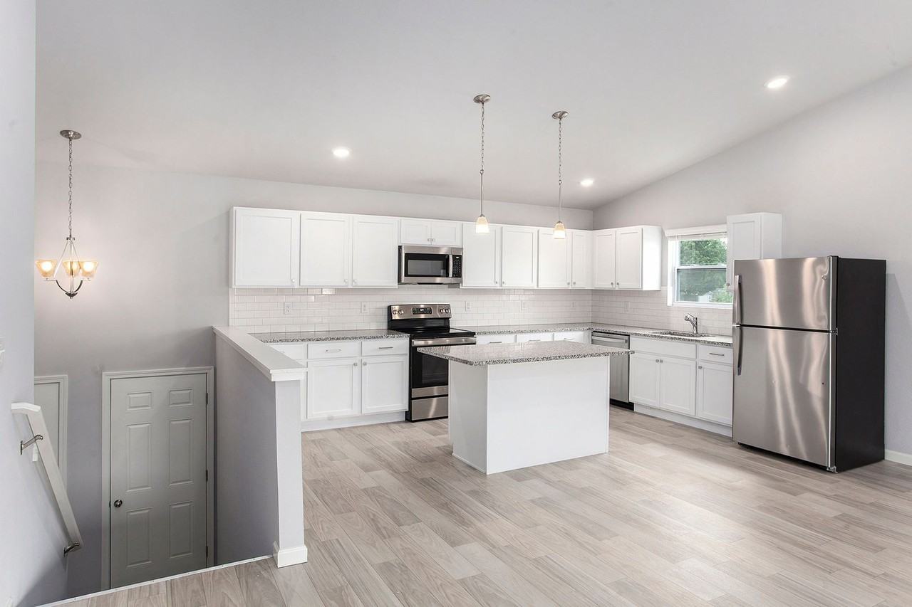 485 River Oaks Dr - Photo 6 of 20