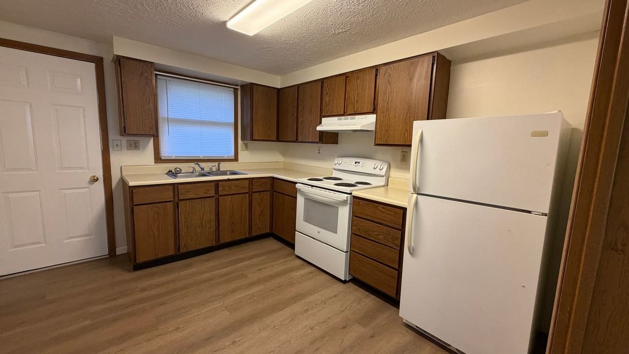 204 S Spring St #A - Photo 2 of 8