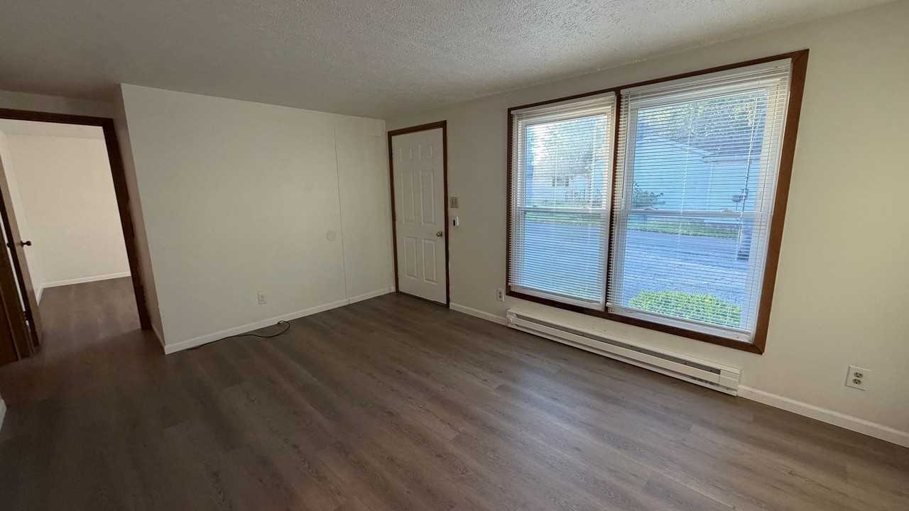 204 S Spring St #A - Photo 3 of 8