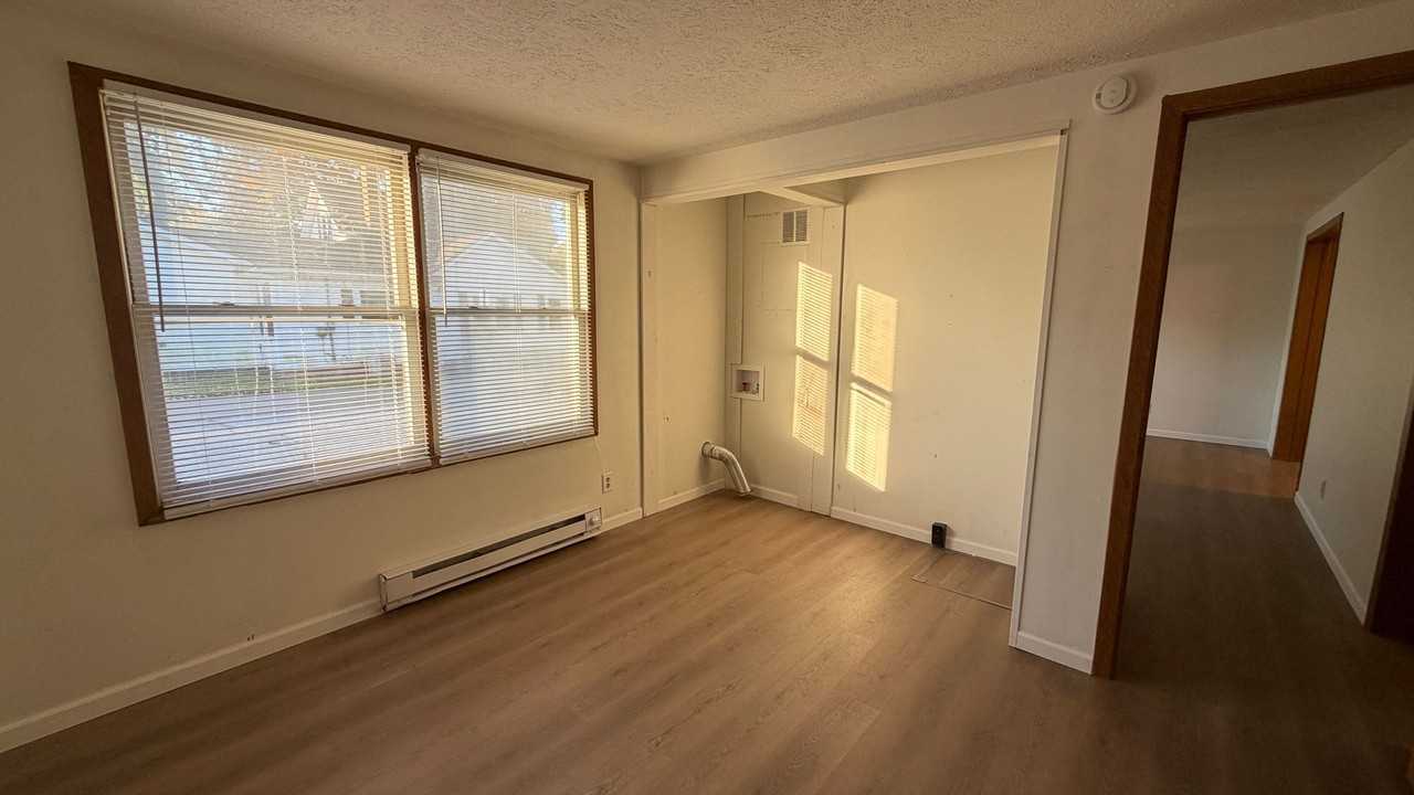 204 S Spring St #A - Photo 5 of 8