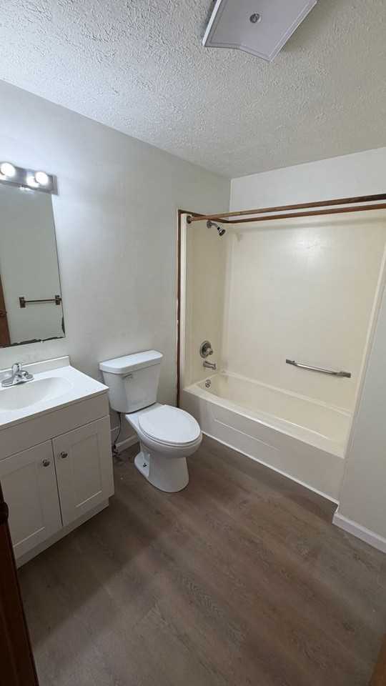 204 S Spring St #A - Photo 6 of 8