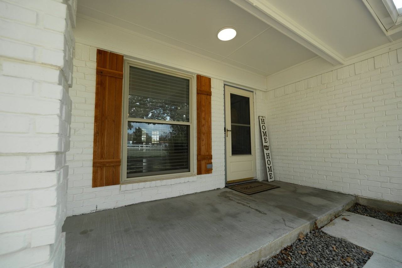 16612 Scenic Cir - Photo 4 of 33