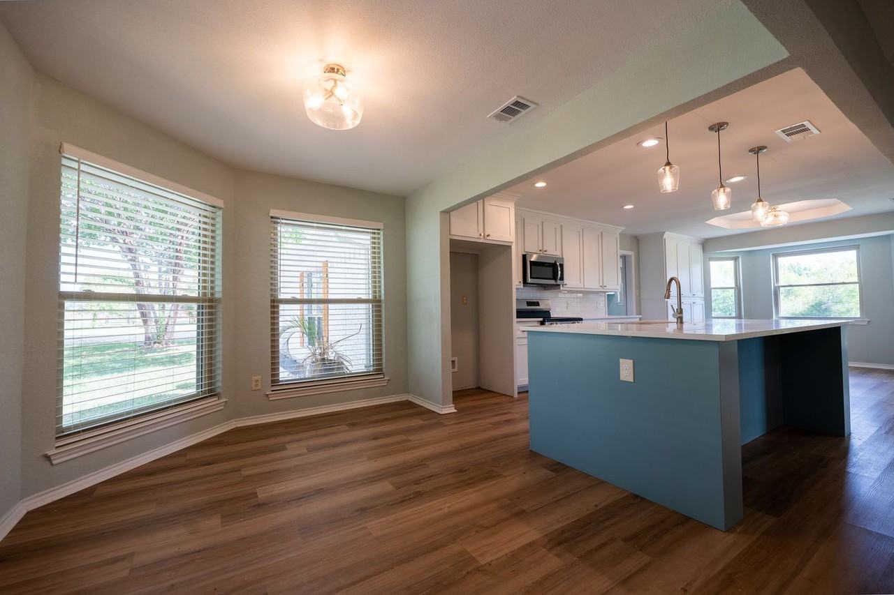 16612 Scenic Cir - Photo 5 of 33
