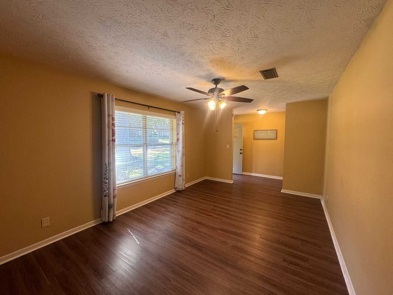 3847 Faunsdale Dr - Photo 6 of 36