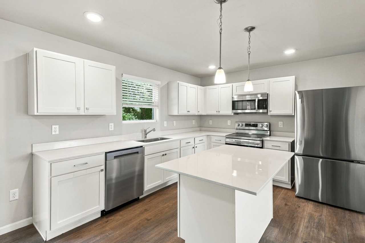 23100 Anfield Dr - Photo 2 of 16