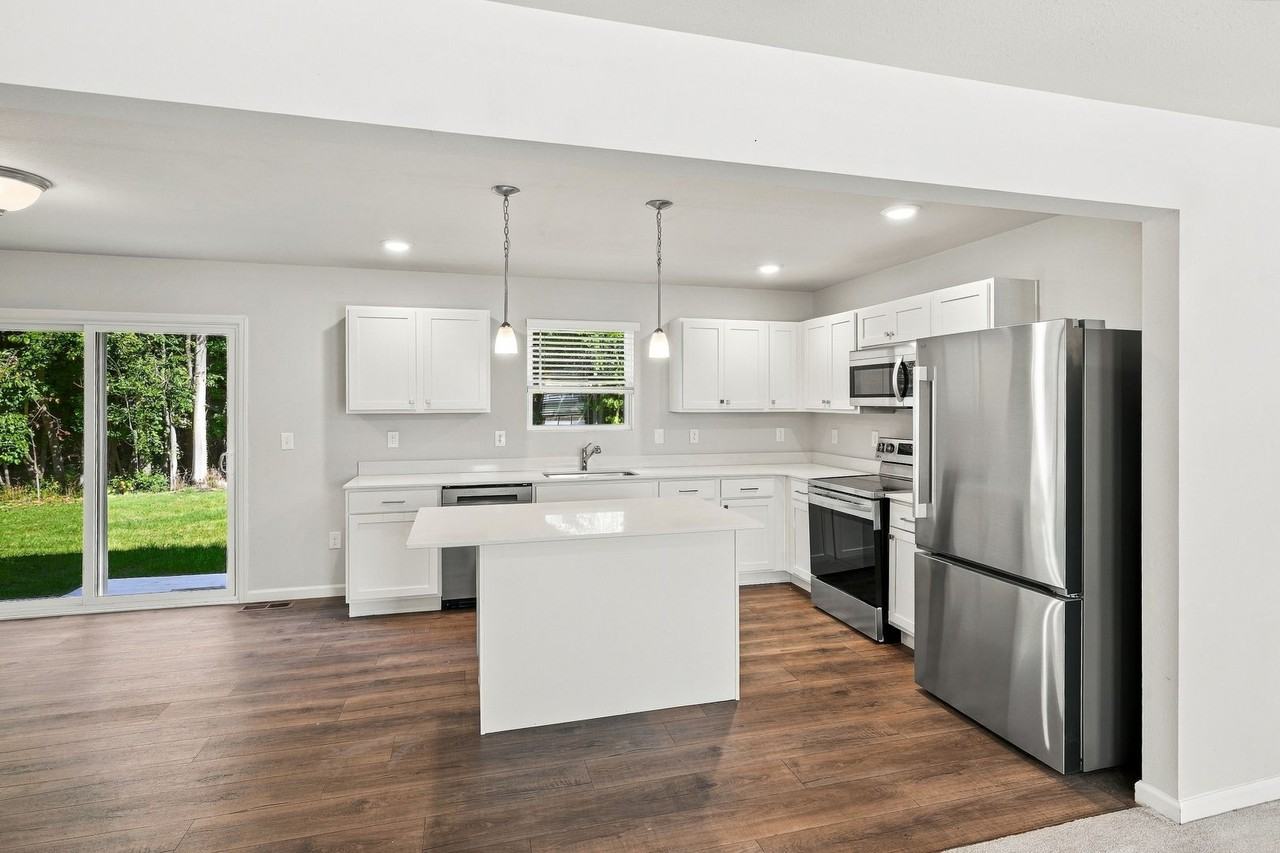 23100 Anfield Dr - Photo 3 of 16