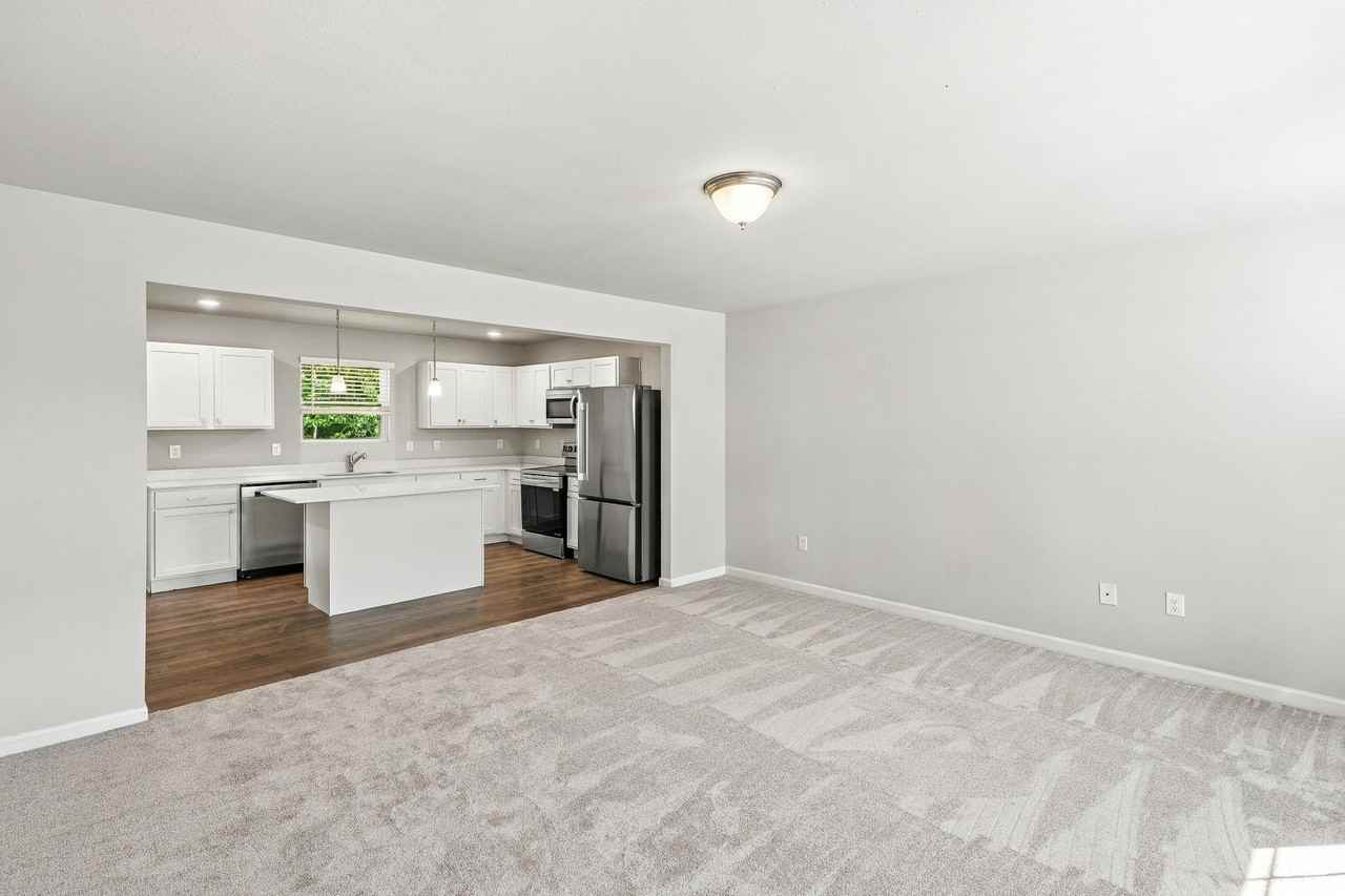 23100 Anfield Dr - Photo 4 of 16