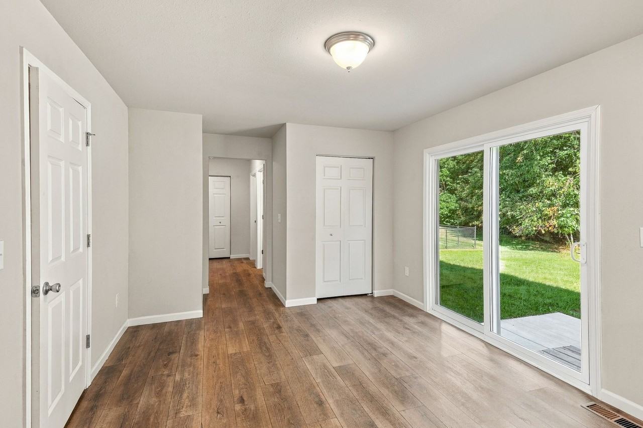 23100 Anfield Dr - Photo 5 of 16