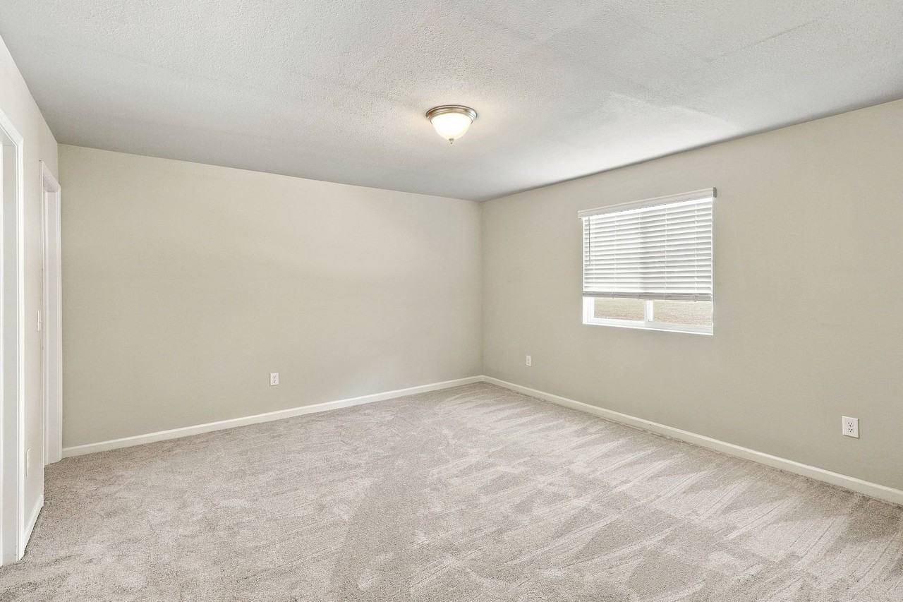 23100 Anfield Dr - Photo 6 of 16
