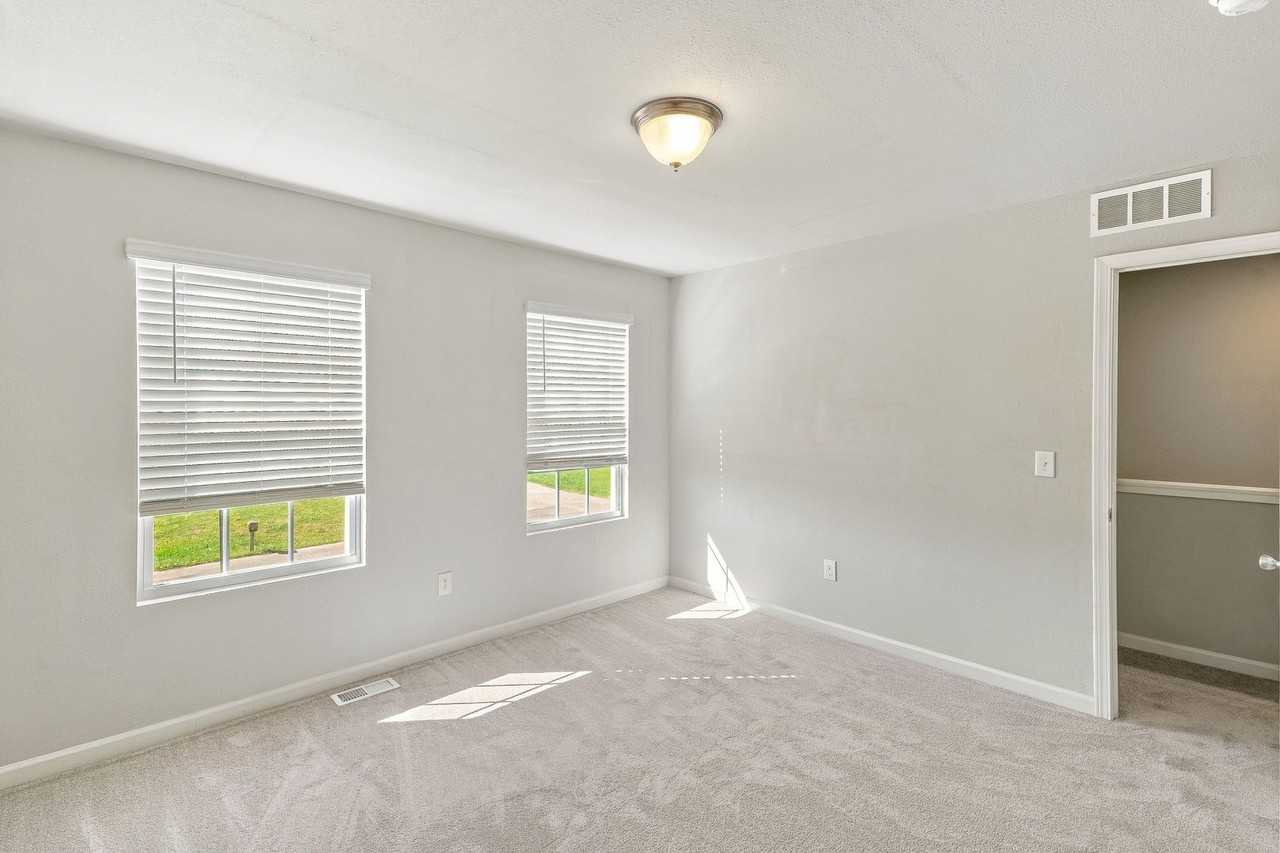 23100 Anfield Dr - Photo 7 of 16