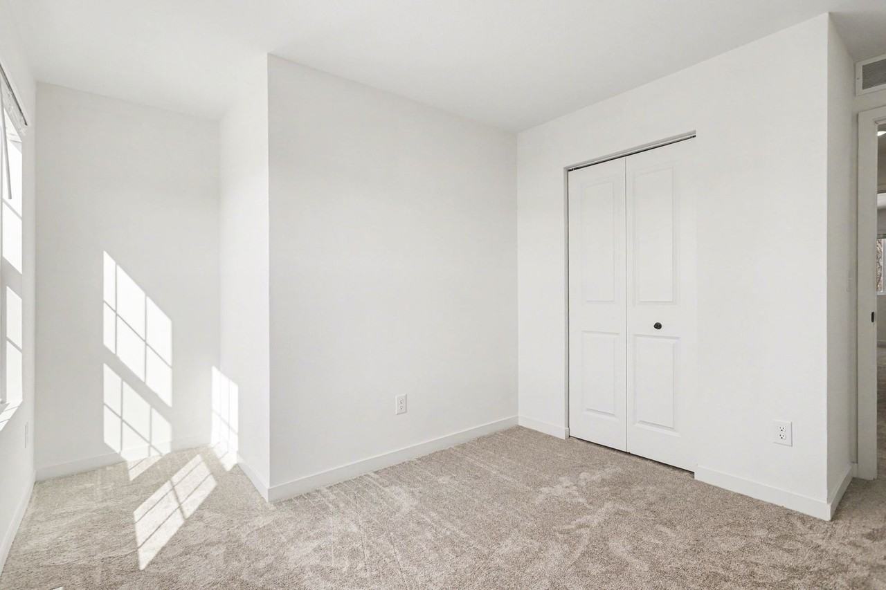 1527 1527 Beechwood Avenue - Photo 7 of 21