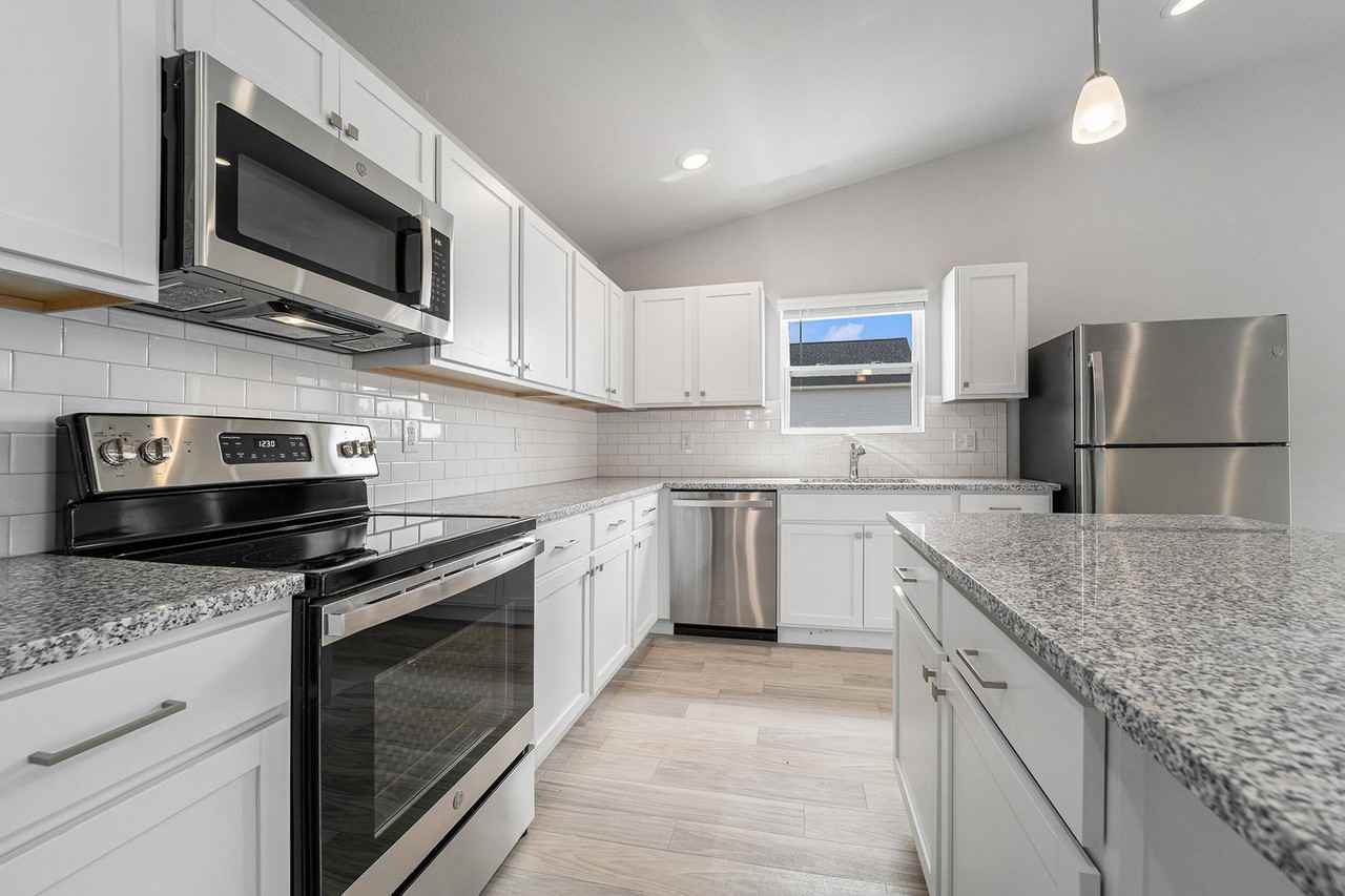 1311 Mackey Dr - Photo 2 of 25