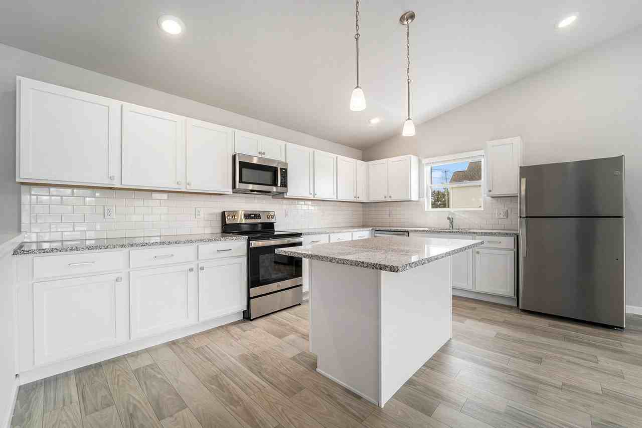 1311 Mackey Dr - Photo 4 of 25