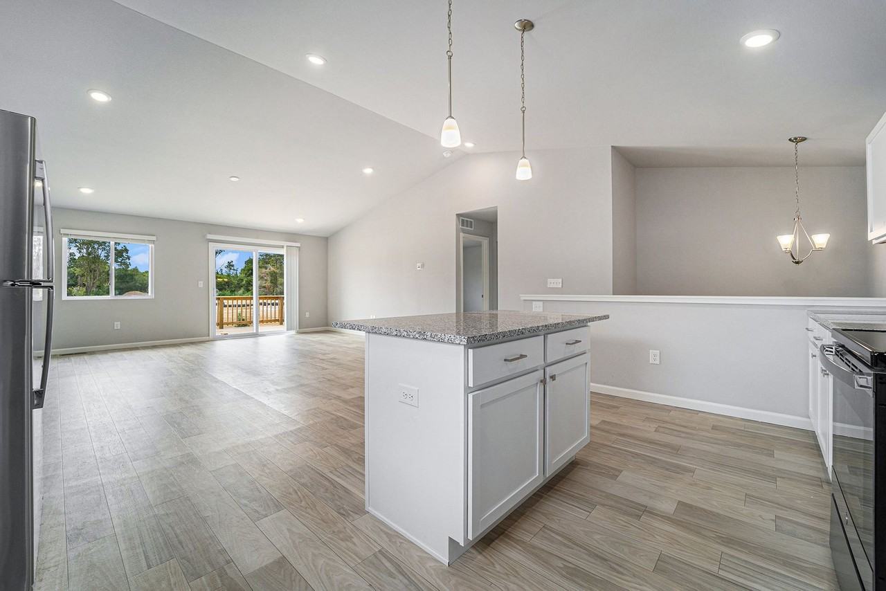 1311 Mackey Dr - Photo 6 of 25