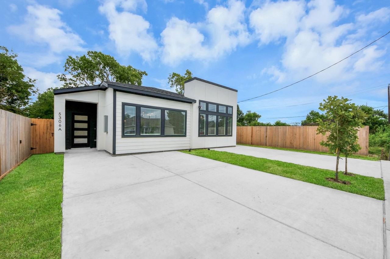 5306 Eastland St - Photo 3 of 35